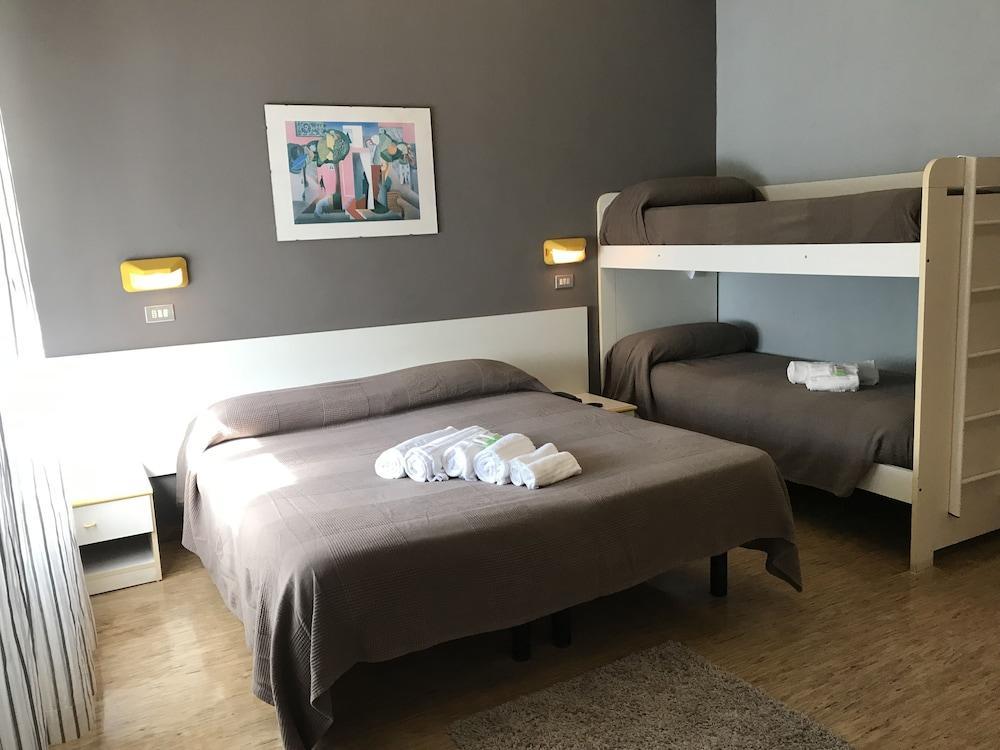Hotel Augustus Milano Marittima Buitenkant foto