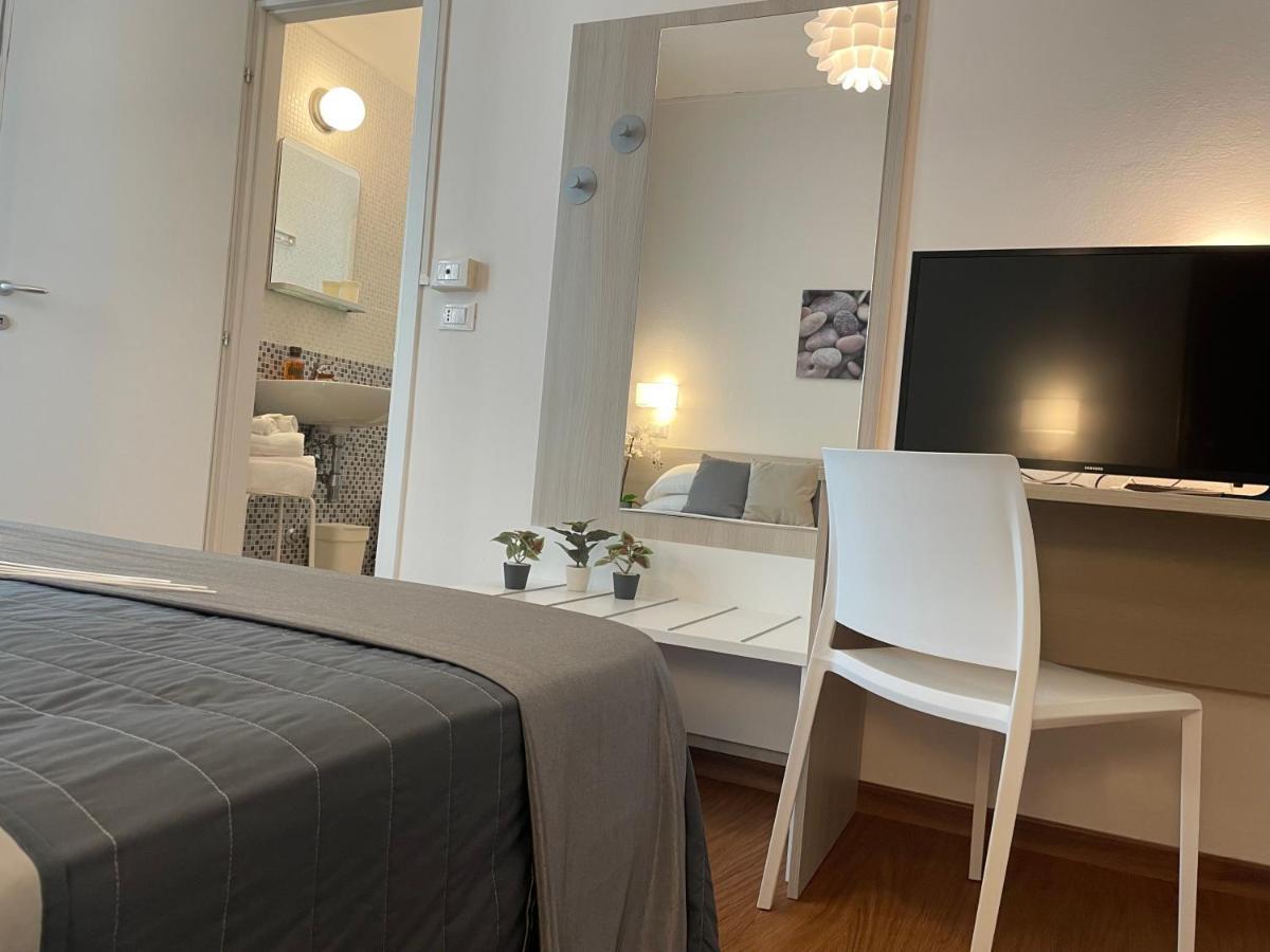 Hotel Augustus Milano Marittima Buitenkant foto