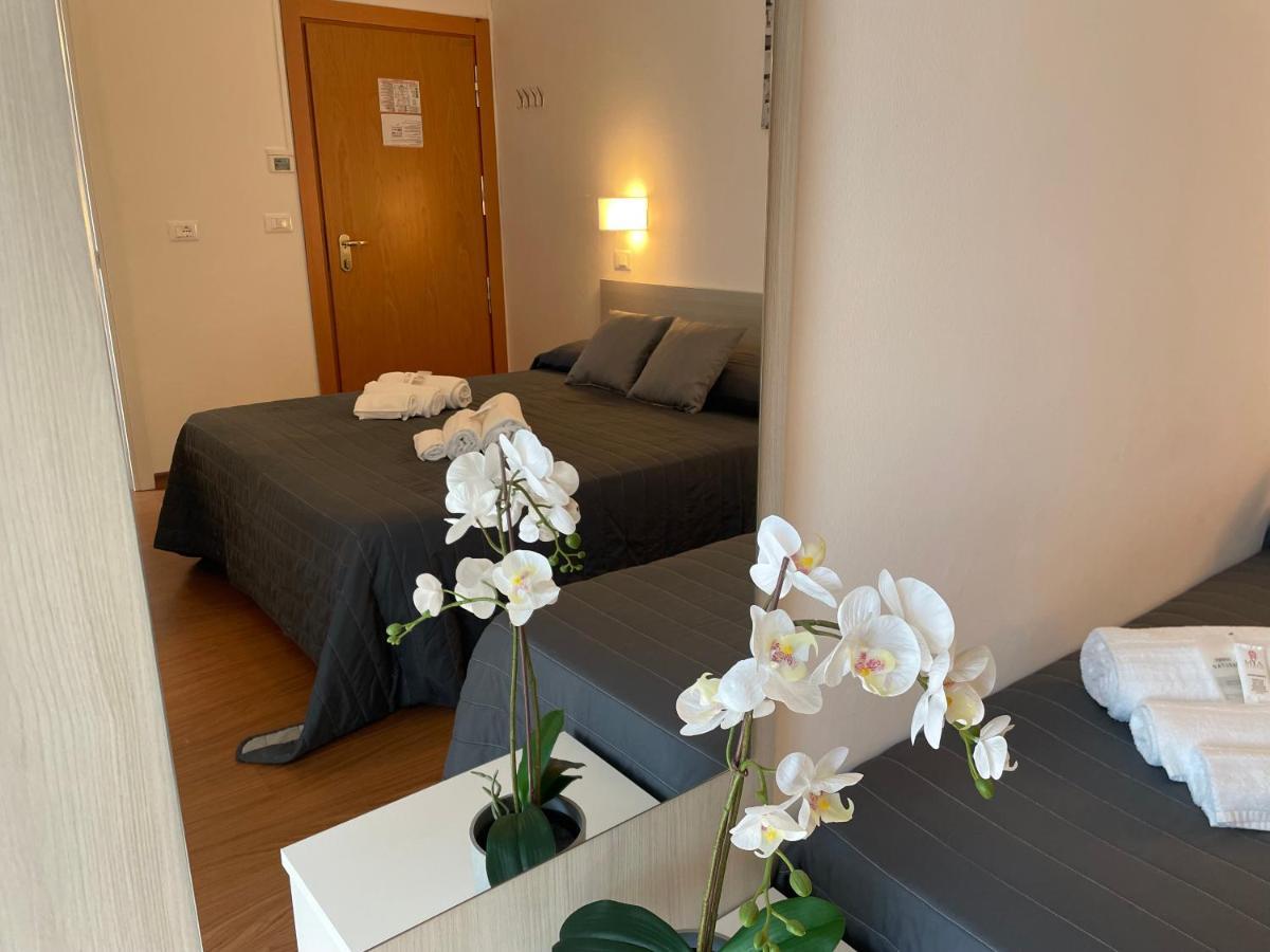 Hotel Augustus Milano Marittima Buitenkant foto