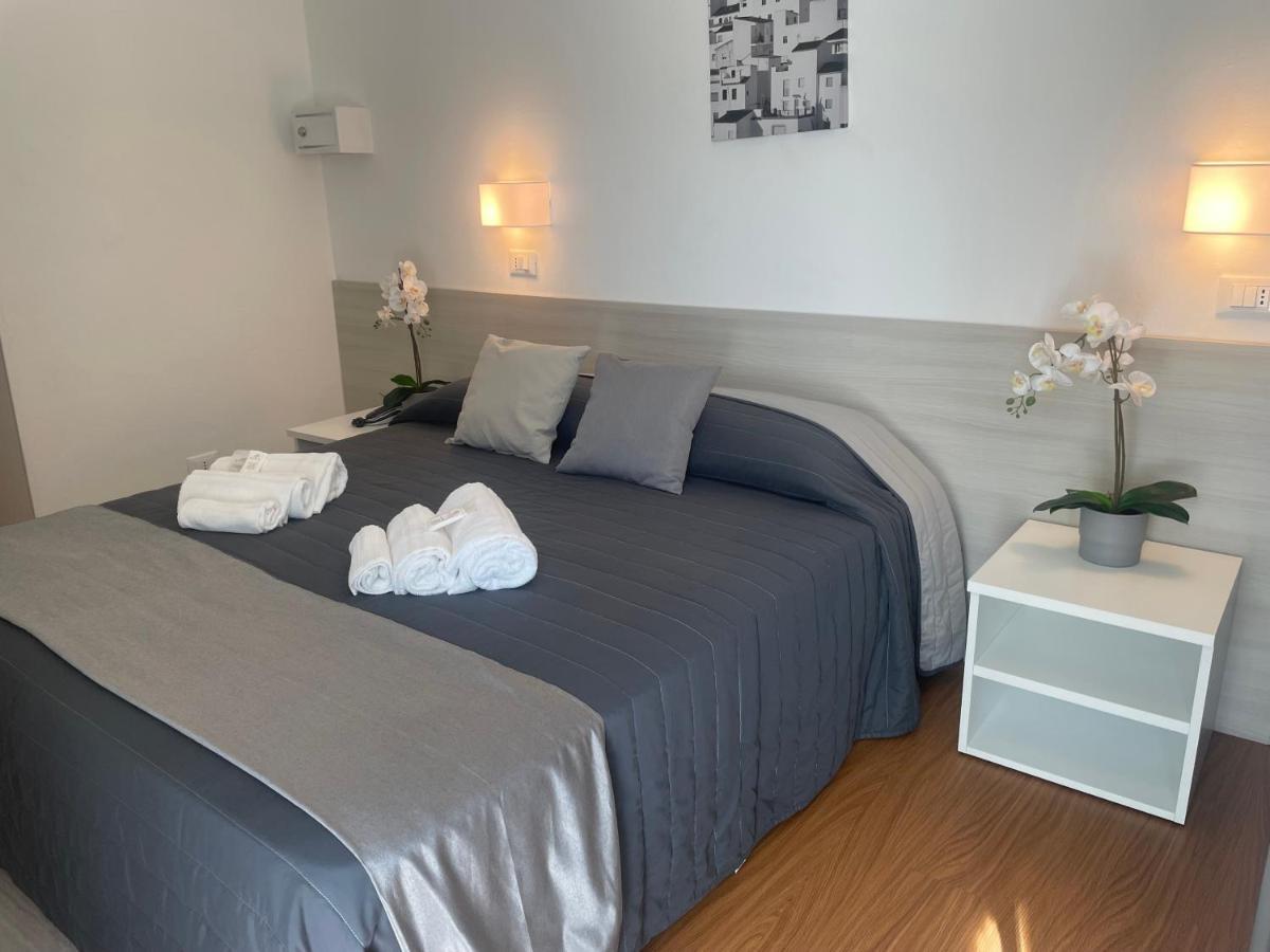 Hotel Augustus Milano Marittima Buitenkant foto