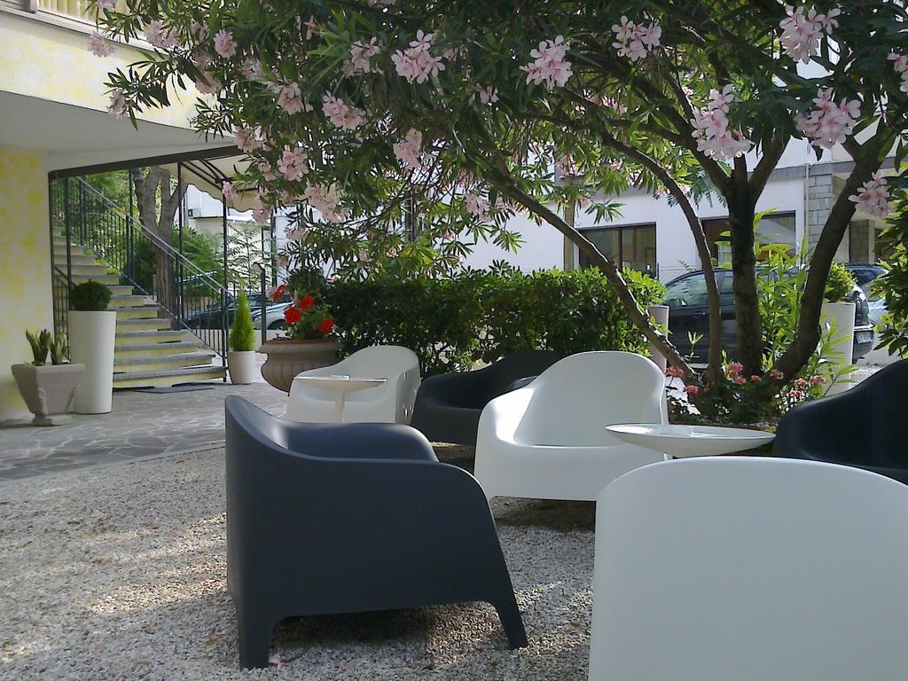 Hotel Augustus Milano Marittima Buitenkant foto