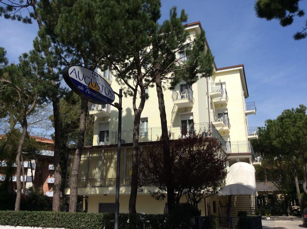 Hotel Augustus Milano Marittima Buitenkant foto