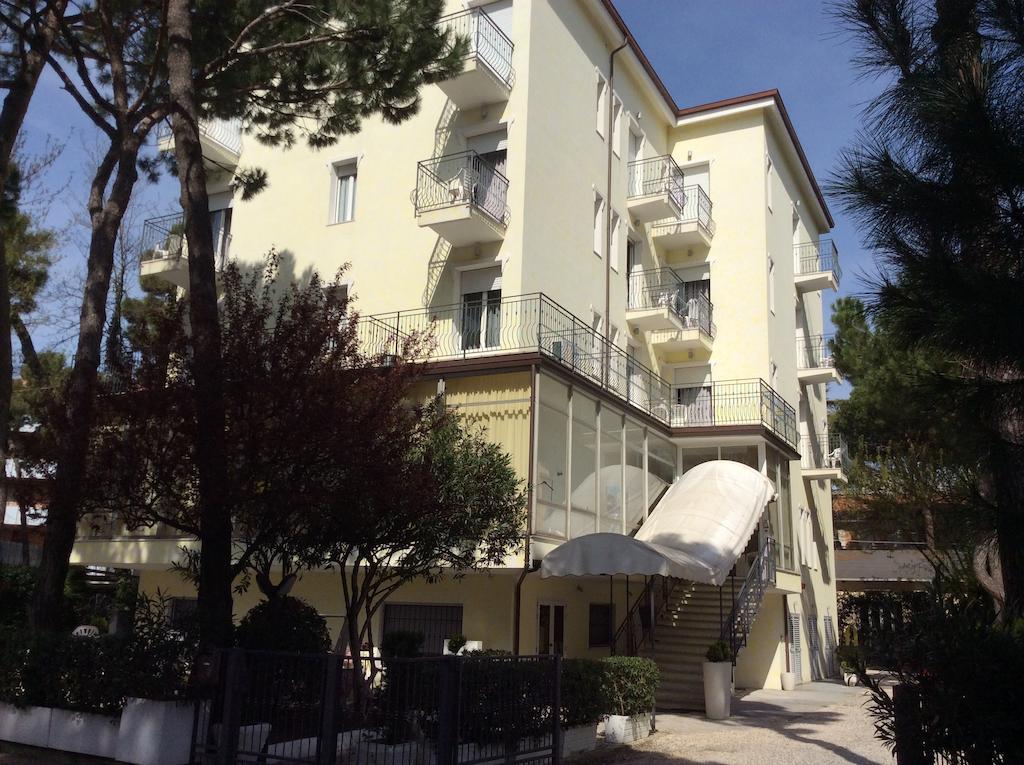 Hotel Augustus Milano Marittima Buitenkant foto