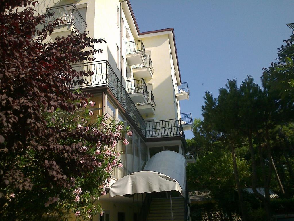 Hotel Augustus Milano Marittima Buitenkant foto