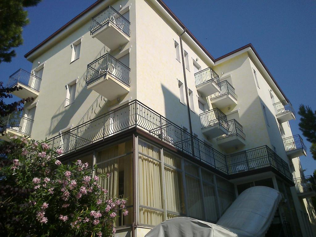 Hotel Augustus Milano Marittima Buitenkant foto