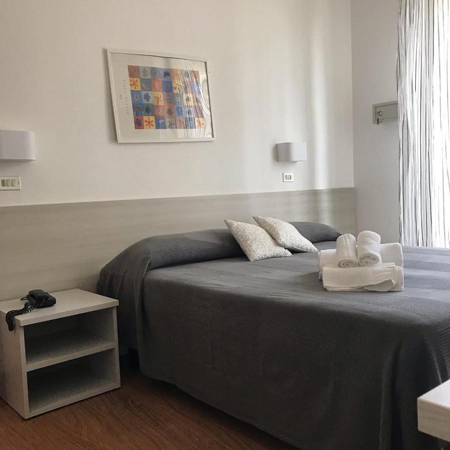 Hotel Augustus Milano Marittima Buitenkant foto