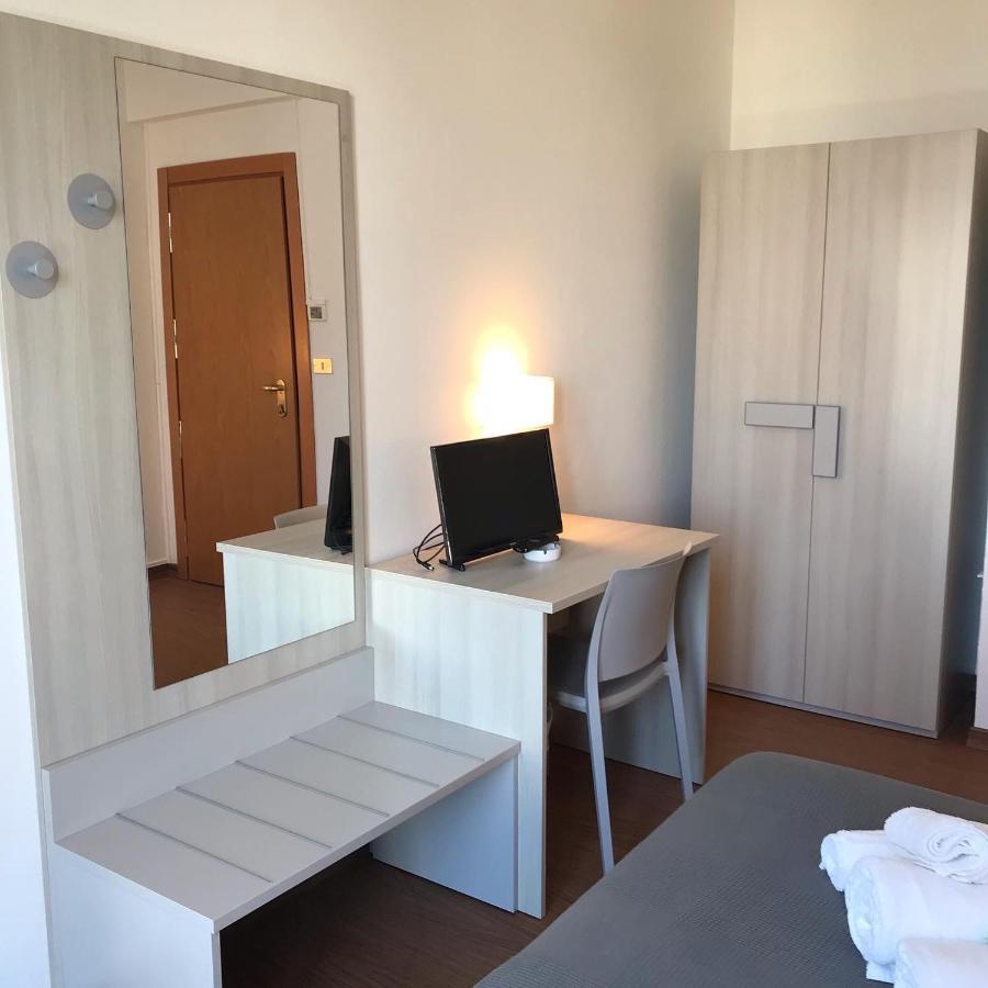 Hotel Augustus Milano Marittima Buitenkant foto