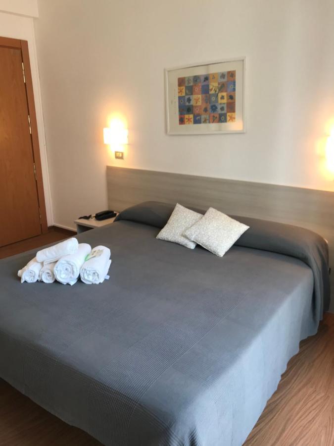 Hotel Augustus Milano Marittima Buitenkant foto